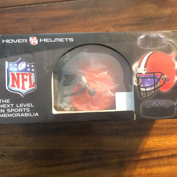Hover  Helmet Cleveland Browns. Comes with stand and power cord. - Picture 2 of 2